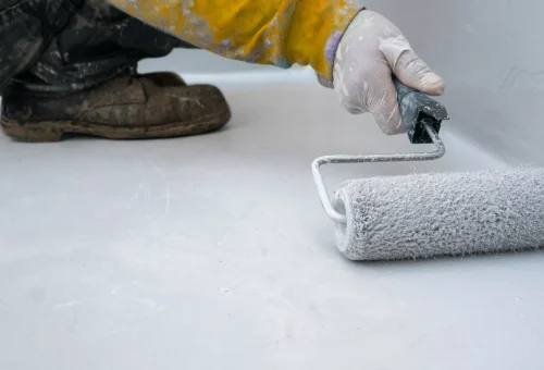 idn-worker-apply-waterproofing-01_16-9